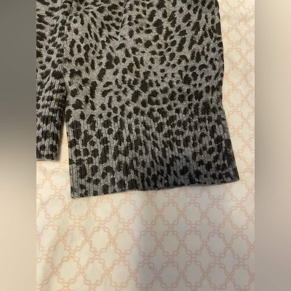 Monrow Cashmere Blend Mini Leopard Print Sweater Size Small. - Picture 5 of 6
